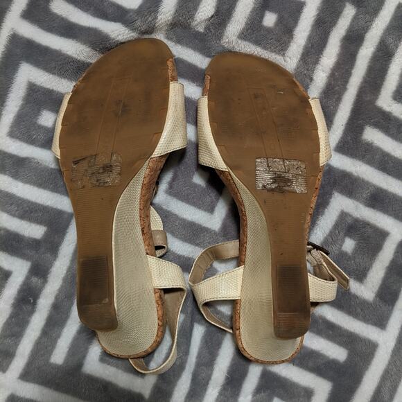 Kenneth Cole Embellished Decorative Wedge Sandals Size 8 - Picture 5 of 5